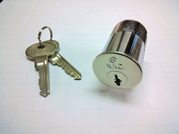 画像1: ＮＫＣ　Ｌ＝４３．７ｍｍ　２点抜け　シリンダー　クマヒラ 金庫 鍵交換 (1)